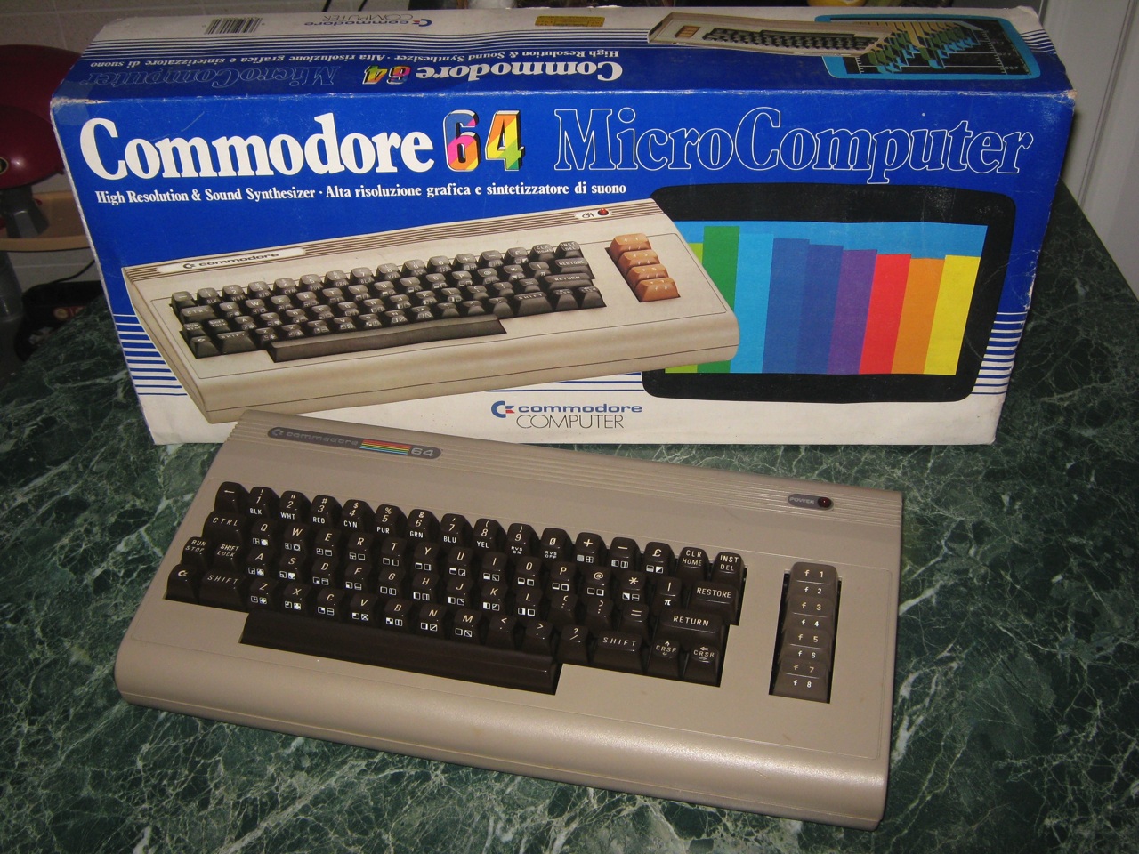 Commodore 64 in original Box / User manual / Powersupply | nIGHTFALL