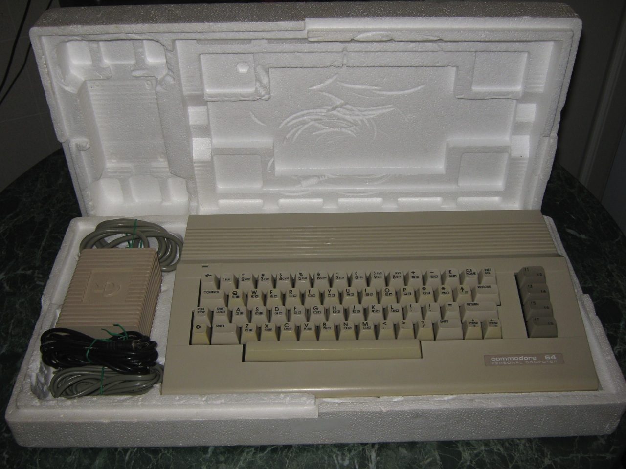 Commodore 64C in original Box / User manual / Powersupply | nIGHTFALL