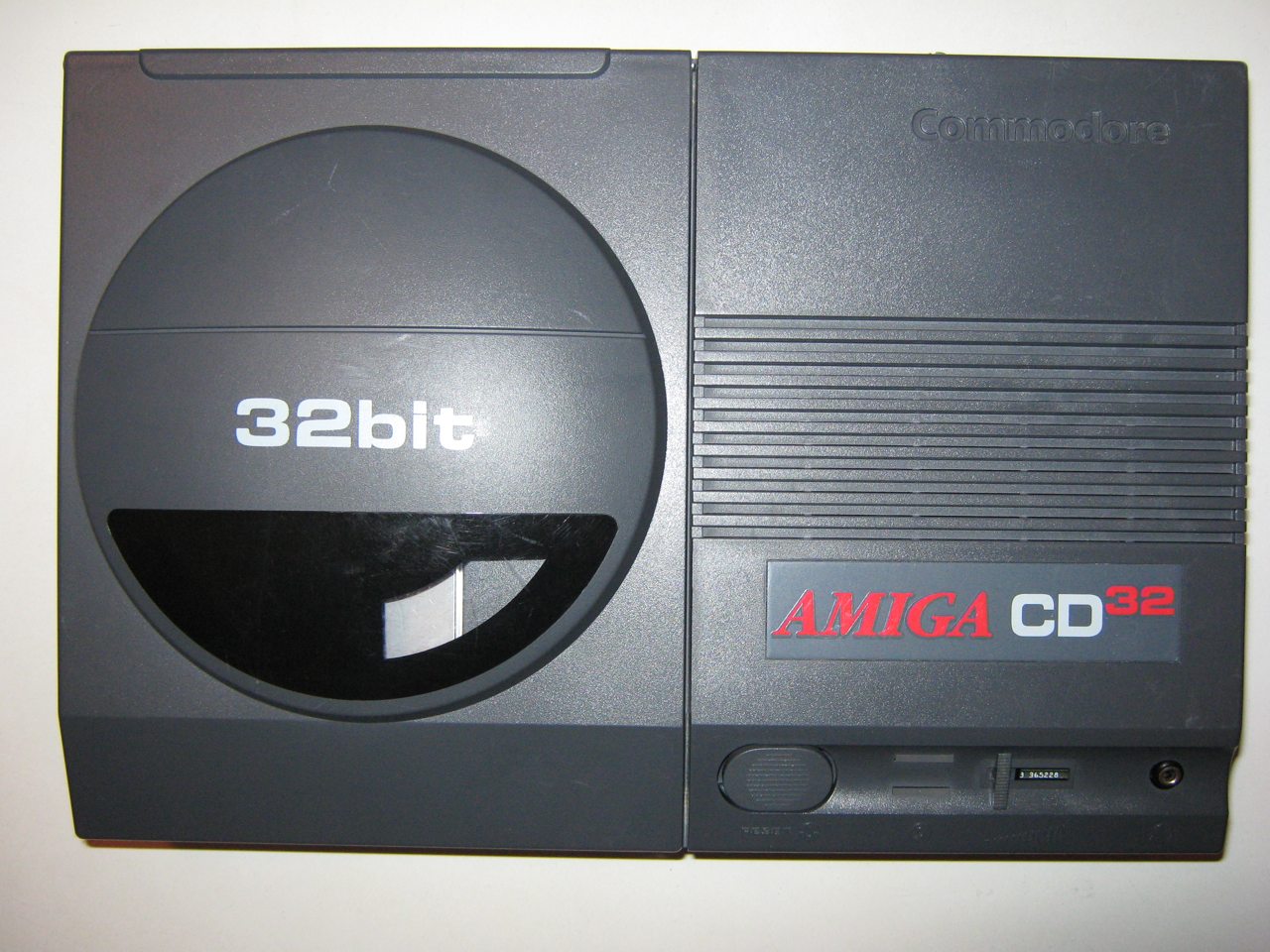 Amiga cd32. Commodore amiga cd32. Cd32 тенвыды. Commodore amiga cd32 игры.